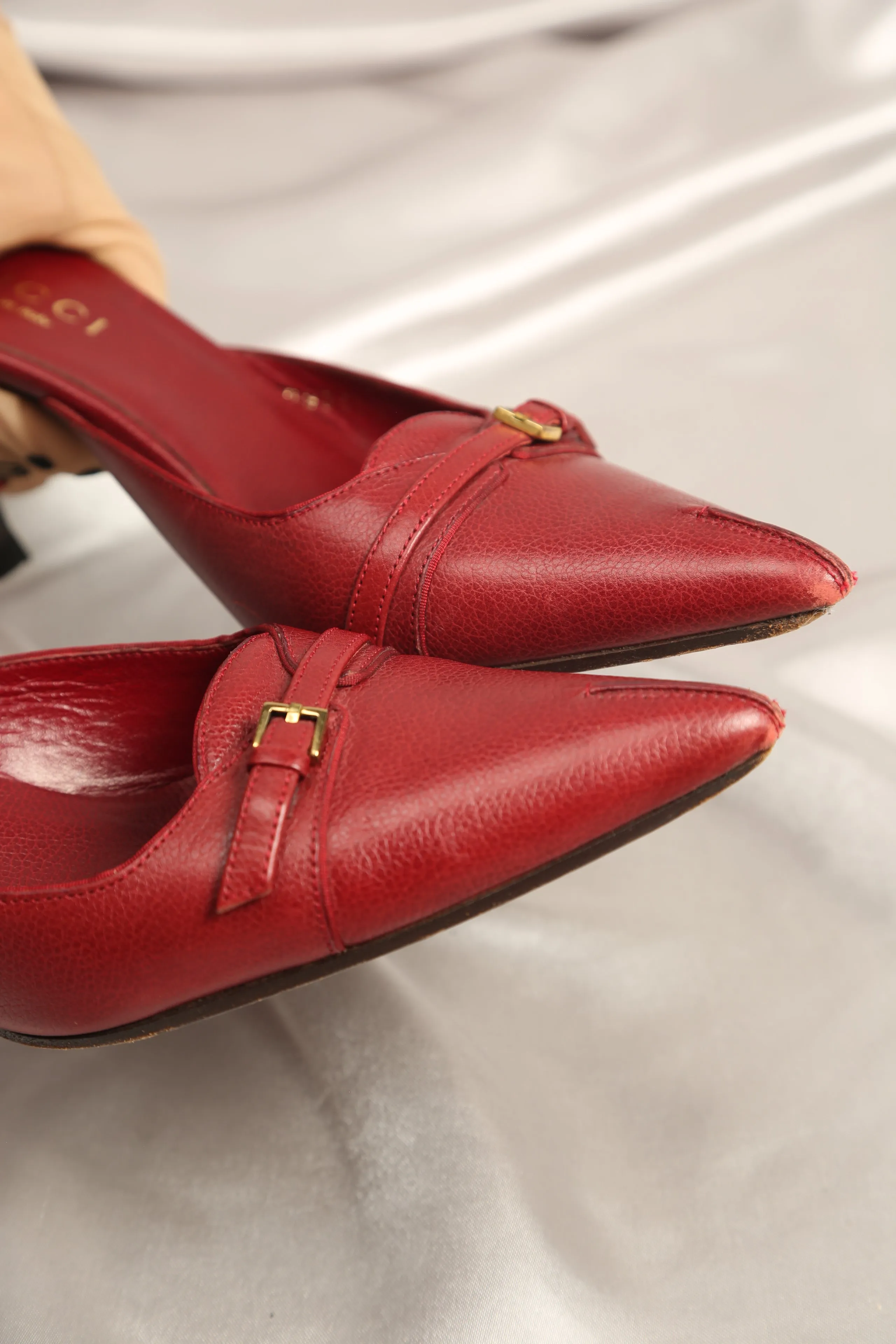 Extremely Rare GUCCI Burgundy Mules