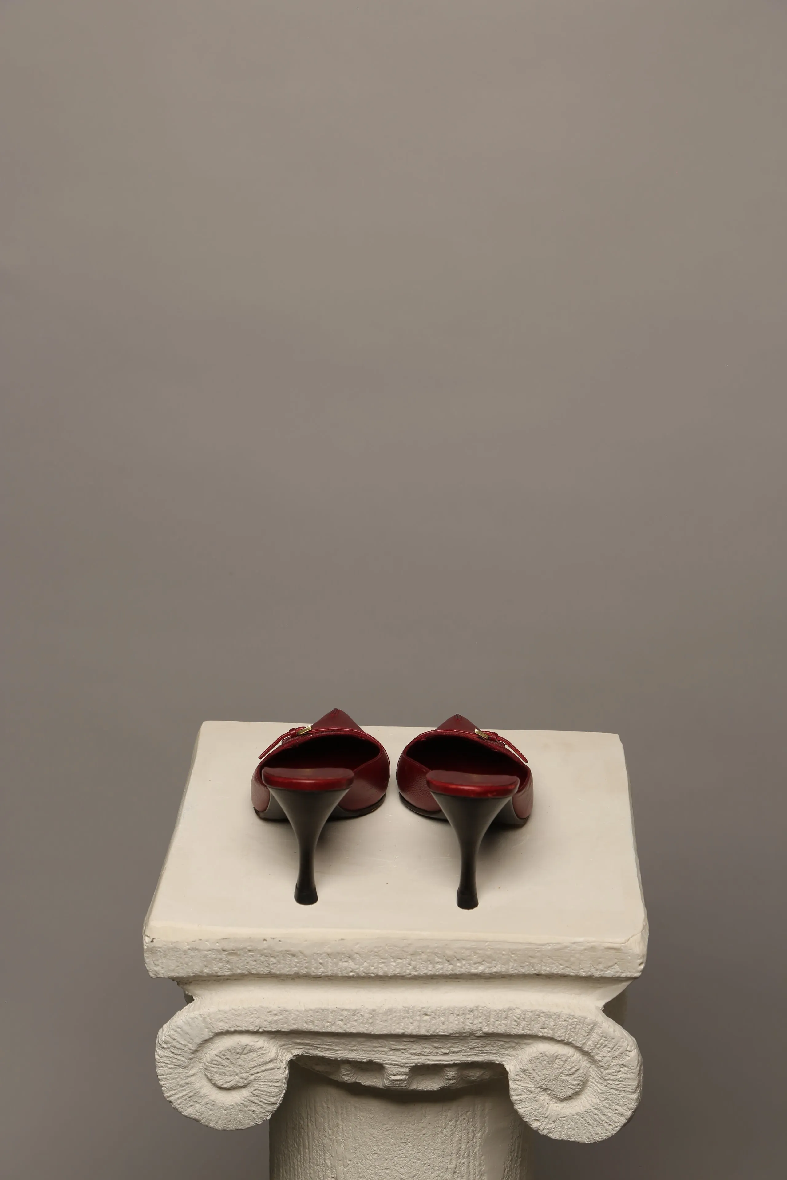 Extremely Rare GUCCI Burgundy Mules