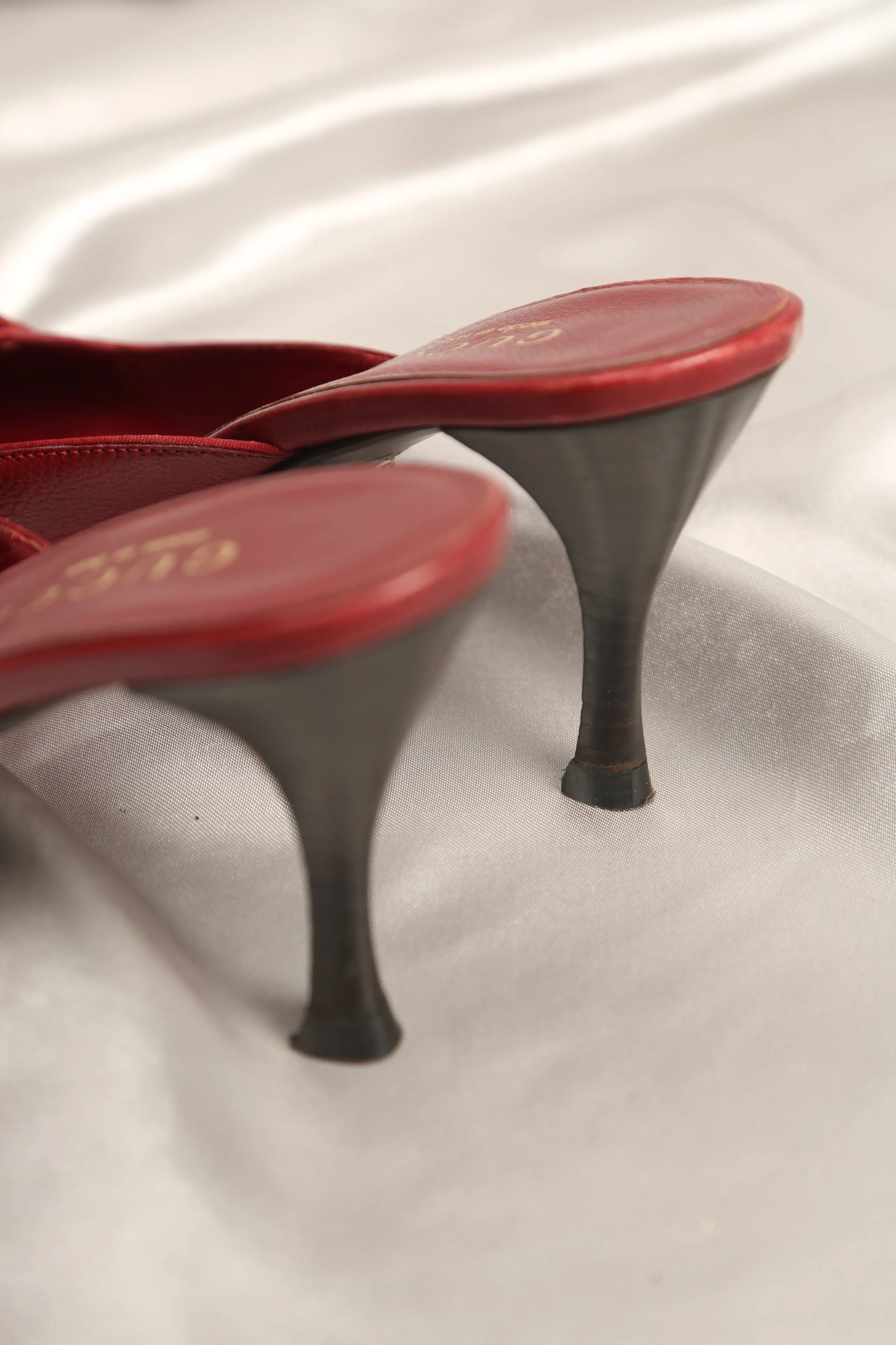 Extremely Rare GUCCI Burgundy Mules