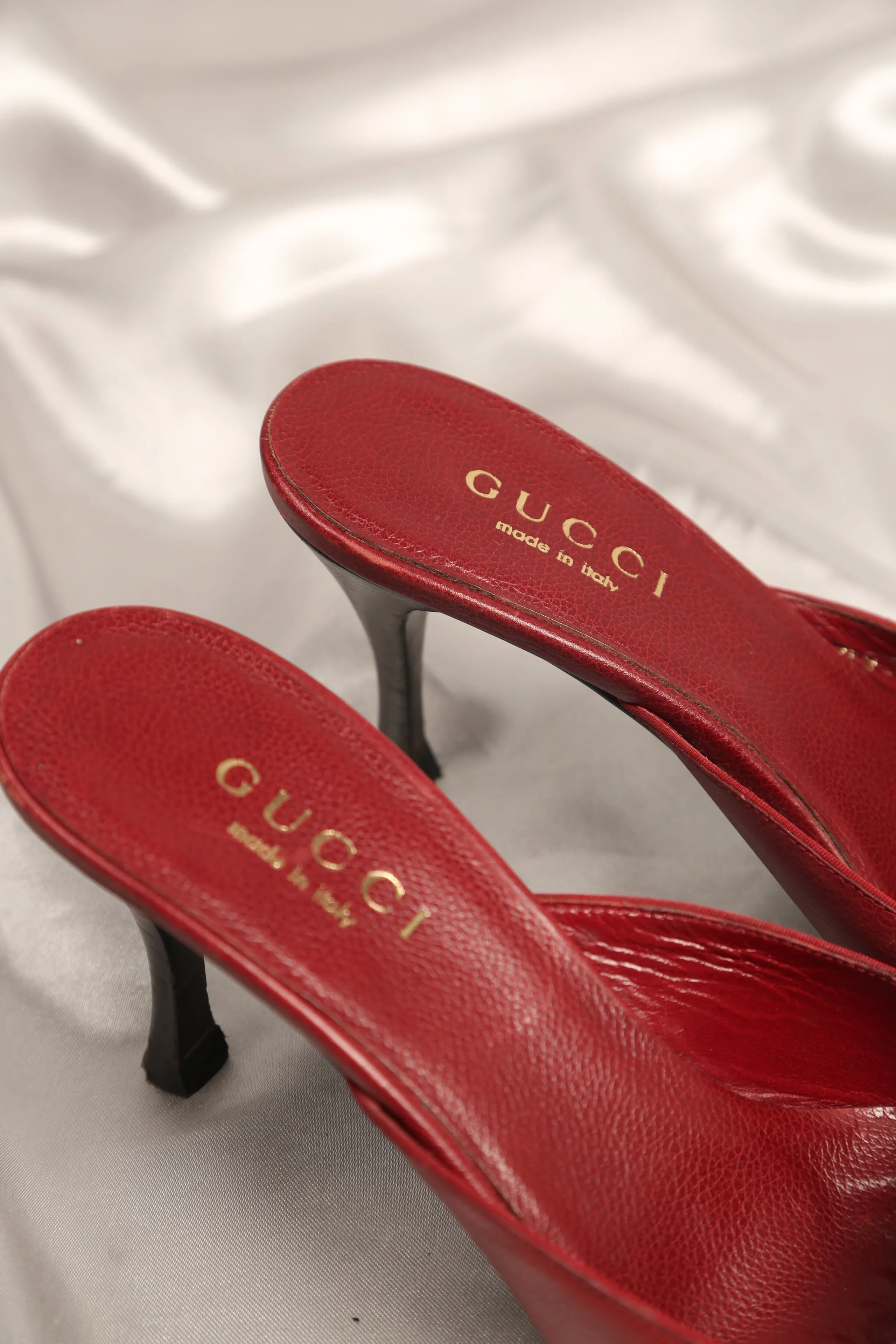 Extremely Rare GUCCI Burgundy Mules